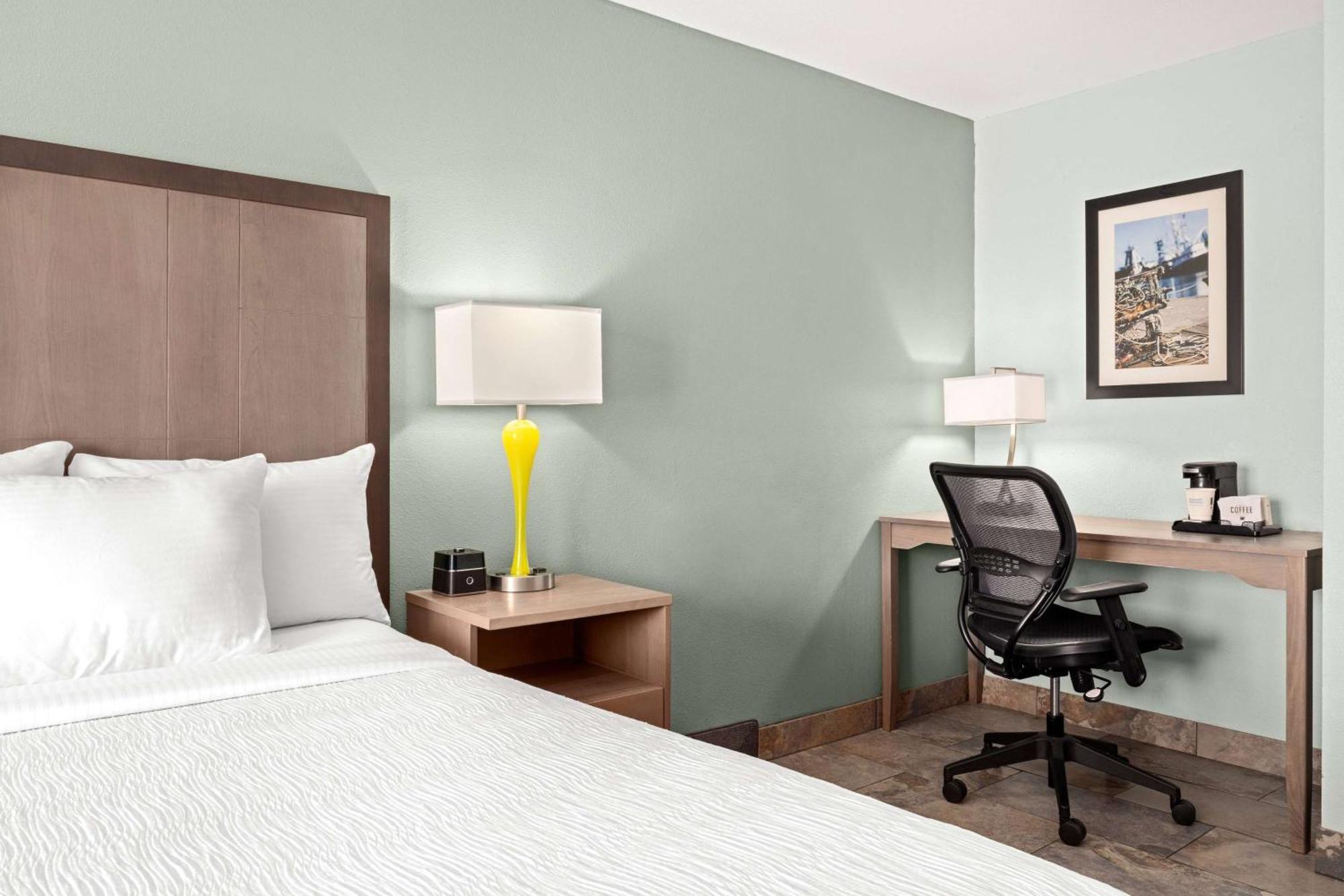 La Quinta By Wyndham Newport Exterior foto